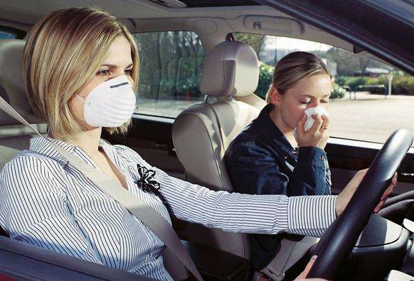 Bensiinin haju auton sisustukseen: syyt, tapoja poistaa se, kuin se on vaarallista