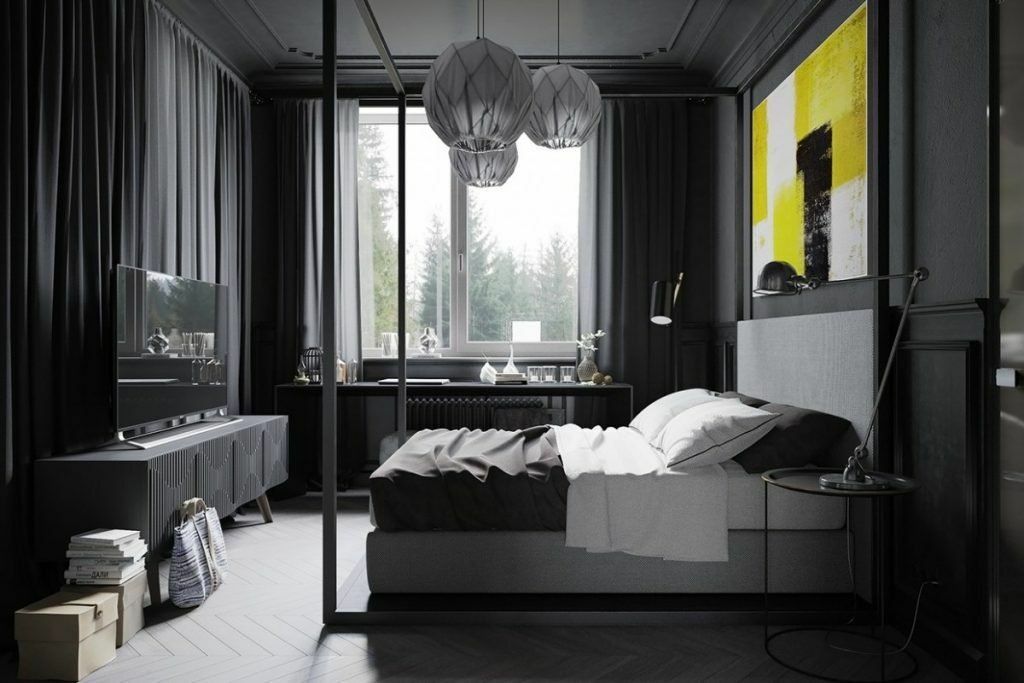 Gul panel ovanför sängen i ett grått sovrum