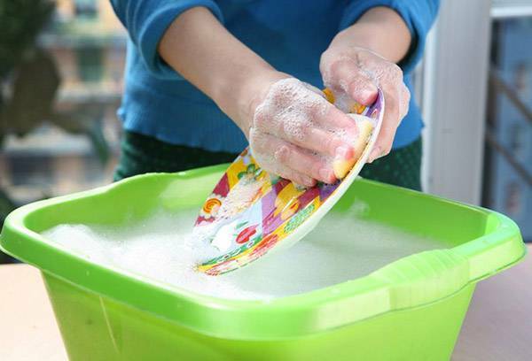 Sådan vasker du opvaskemidler: måder og midler