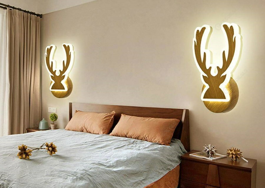 Selbstgemachte Lampen an der Schlafzimmerwand