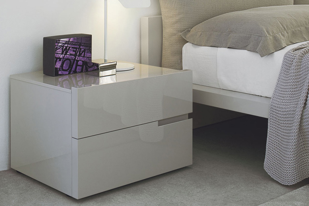 Bedside tables for the bedroom, sizes, standard height, what can be put on them