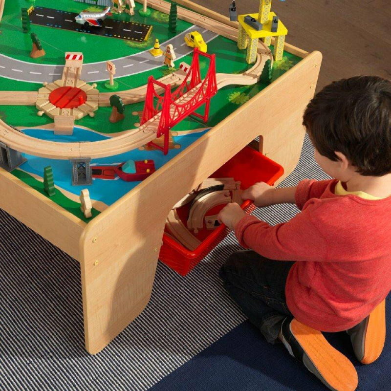 Hrací stôl s úložným priestorom na hračky