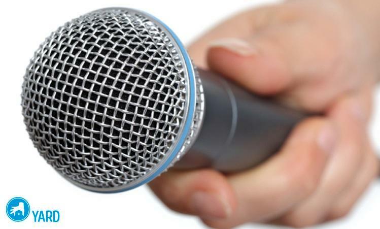 Come collegare un microfono wireless a un computer per il karaoke?
