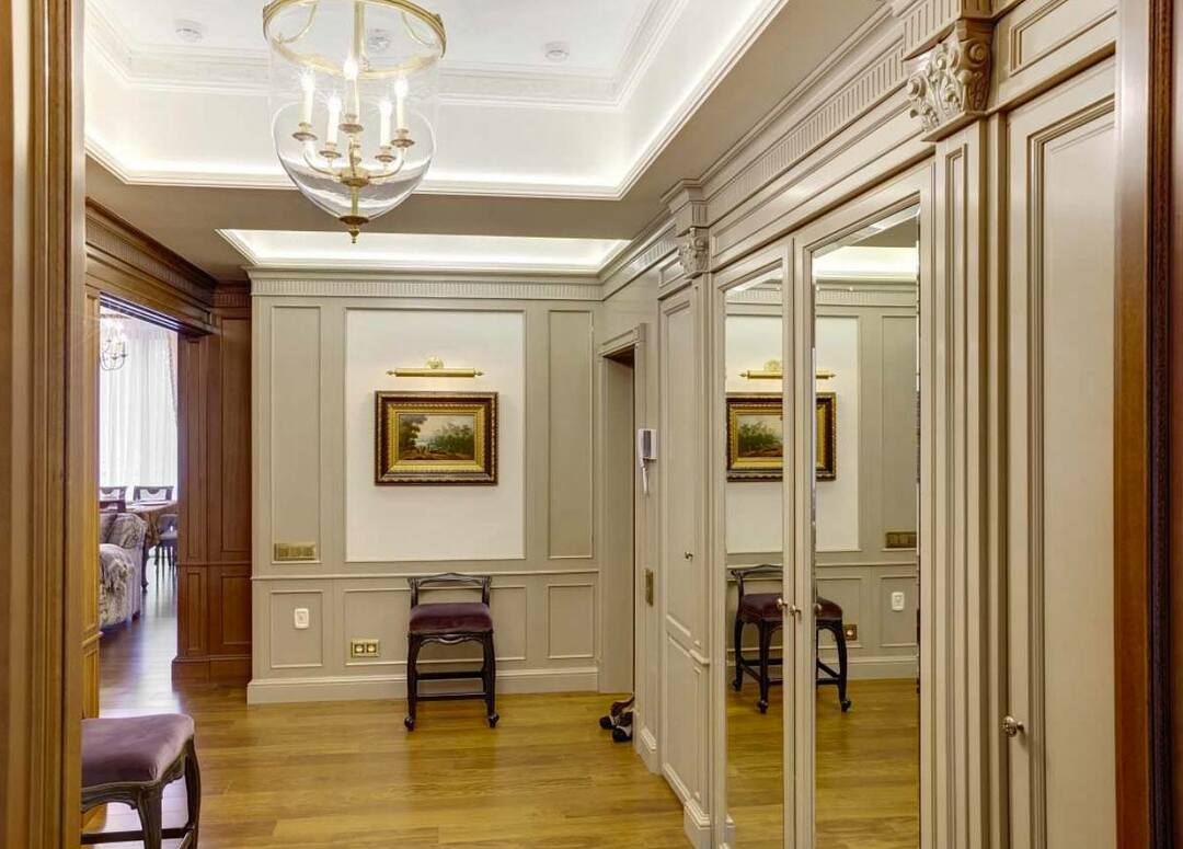 Hall i klassisk stil: exempel på möbler i det inre av rummet, designfoto