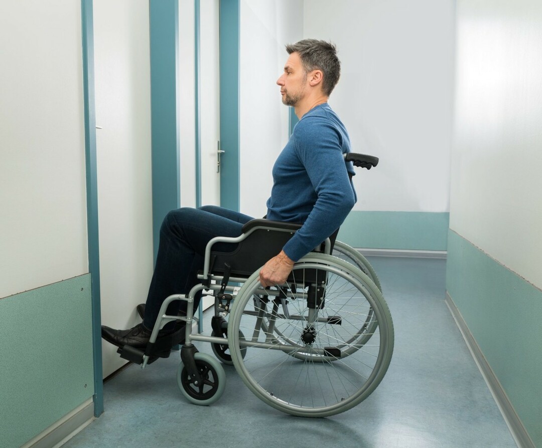 Largura da porta para pessoas com deficiência