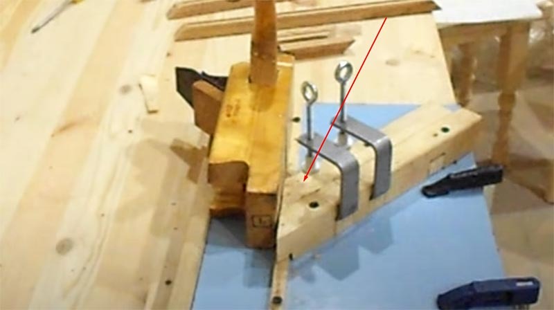 The frame element must be fixed to the fixture using clamps.