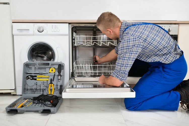  Hengende skum i oppvaskmaskinen kan også forårsake lekkasje.