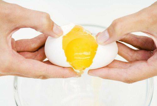 How to separate the yolk from the protein in a few seconds?