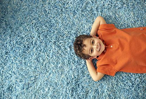 Kako očistiti tepih od mrlja: praktični savjeti kod kuće
