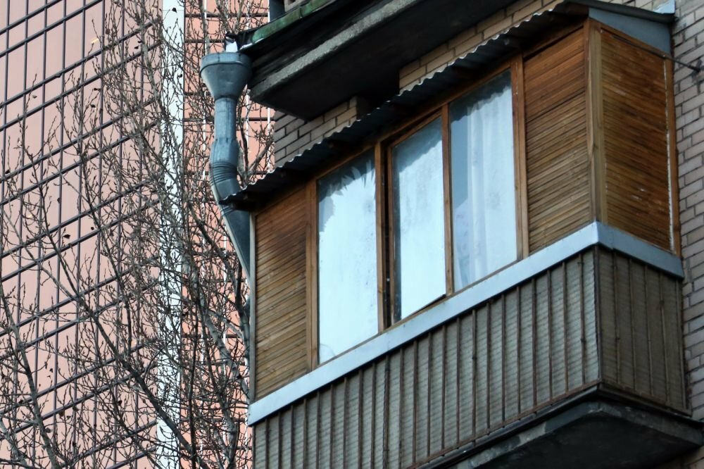 In St. Petersburg kregen bewoners van de Chroesjtsjovs de opdracht om de beglazing van de balkons te verwijderen