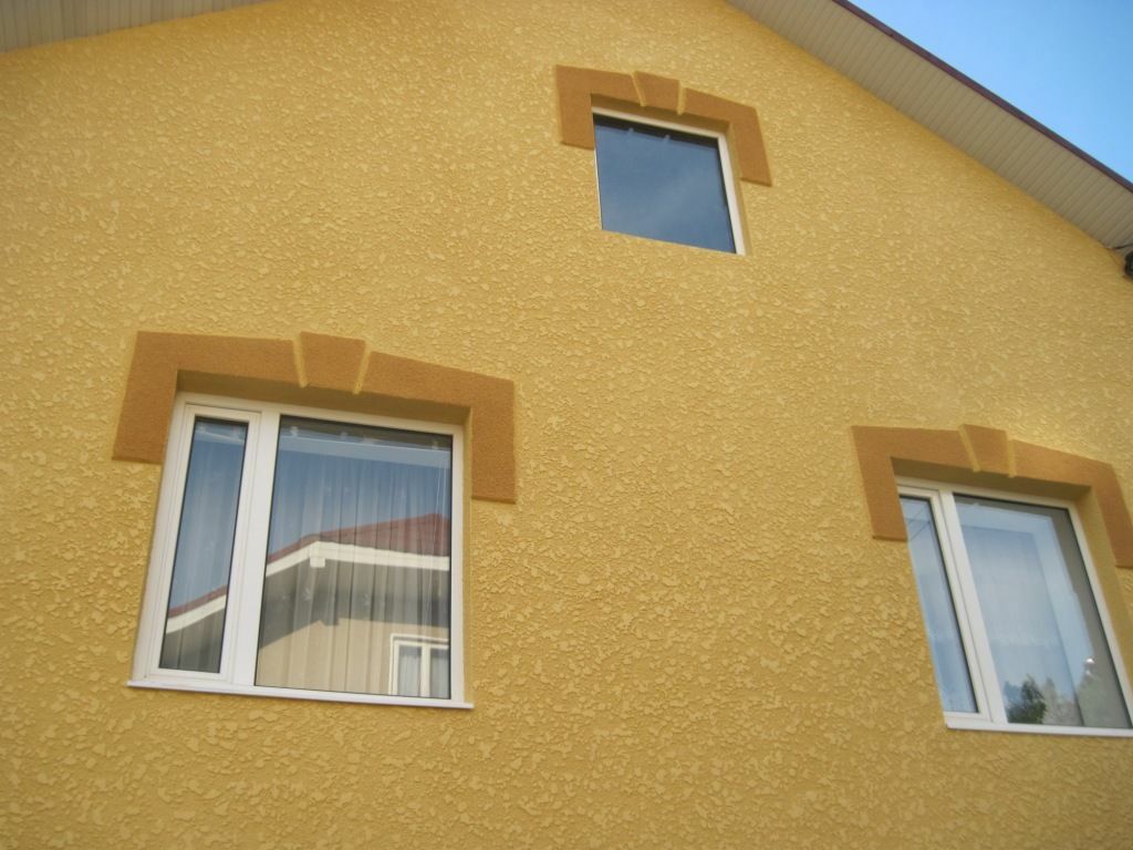 Silicate plaster on the facade of the house