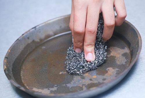 Cast iron frying pan: what to do, why and how to clean it