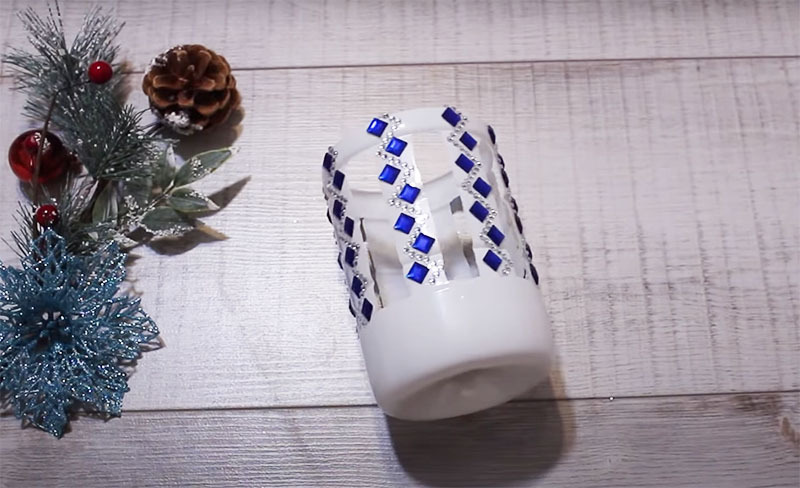 Ingyenes és elegáns: karácsonyi dekoráció műanyag palackokból