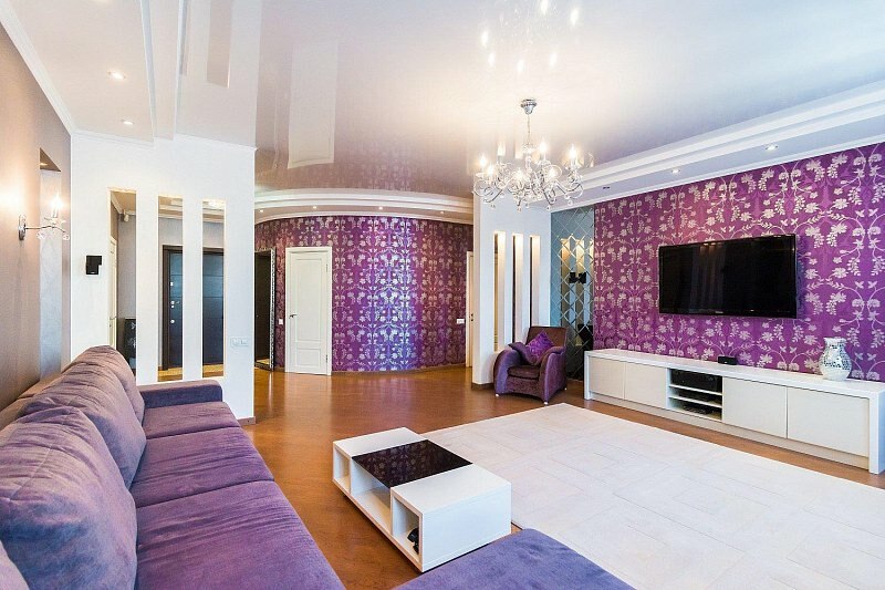 Wallpaper with a purple background on the wall in the hall