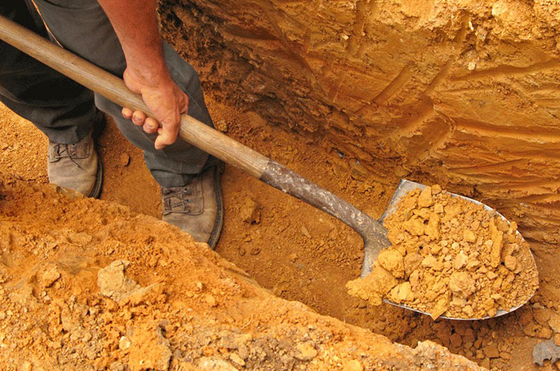 Lo scavo del terreno per una fondazione non è facile e costoso.