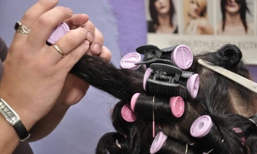 Como escolher curlers: fazer cabelos crespos