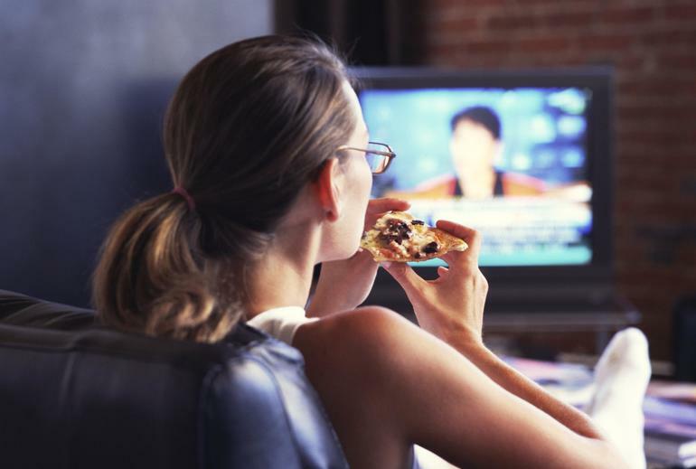 Et voi lukea syömisen ja television katselun aikana