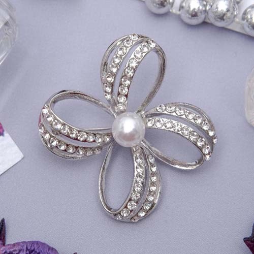 Brooch Bow with pearl, white in silver
