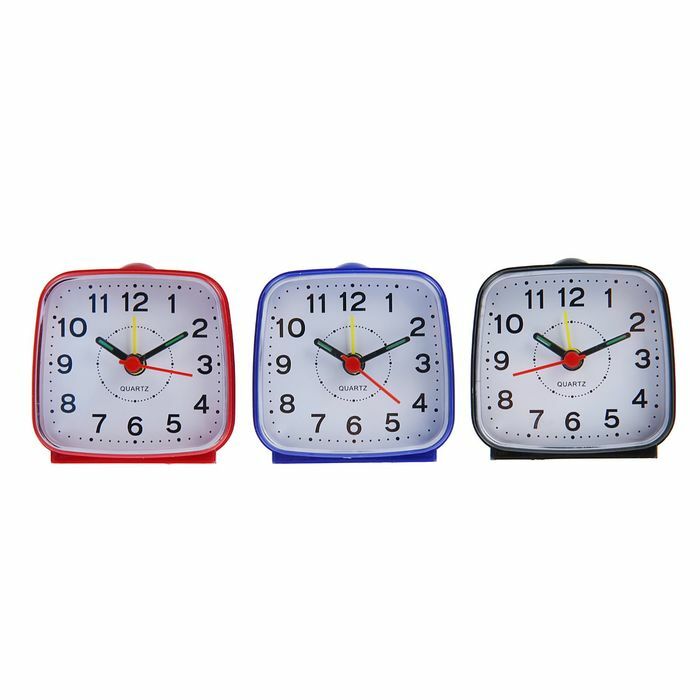 The alarm clock is rectangular. white dial, mix 6.5 * 7cm