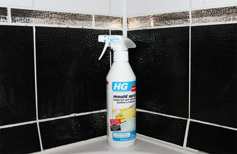Et andet universelt klorbaseret produkt er HG-spray. Denne formulering er børnesikret og sprayer og skyller af ligesom den forrige blanding.