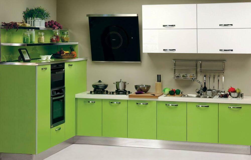 Moderni keittiö valkoinen ja vihreä setti