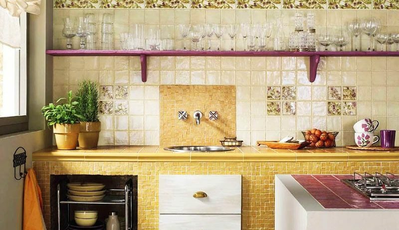 Delantal para la cocina de azulejos: diseño, foto, parámetros, solución de estilo, colocación.