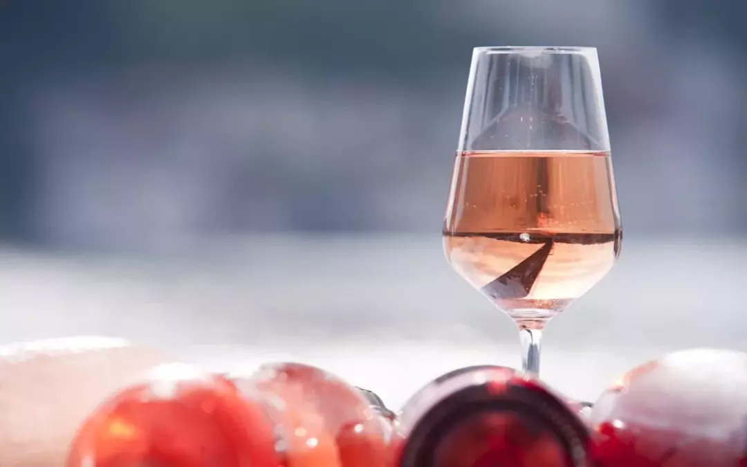 Glāze ar rozā vīnu