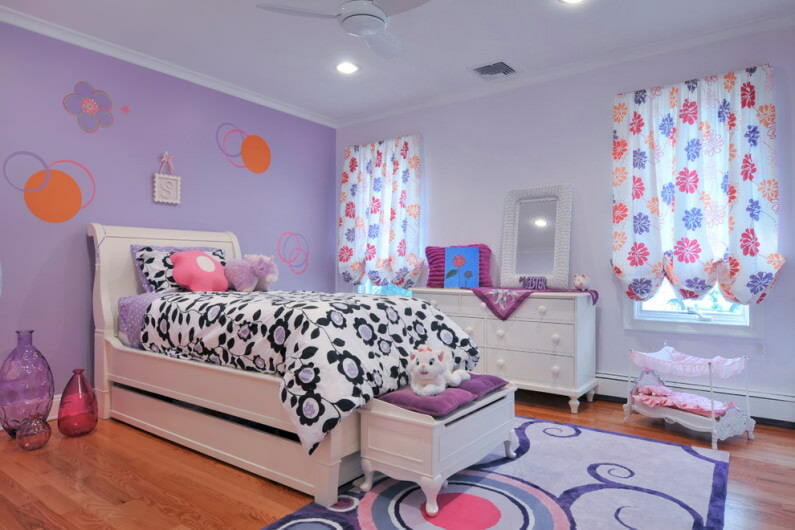 Pale purple wallpaper in the girl's room