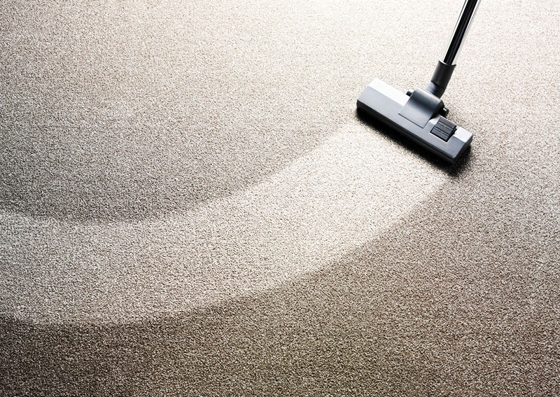 Všimnite si, že kedysi krásny koberec bol príliš nudný a špinavý a jednoduché česanie už nie je pomáha, použite hlboký čistič kobercov alebo využite služby upratovacia firma