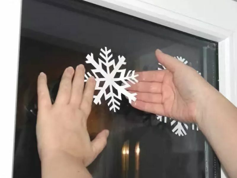 Ideas for decorating windows for the New Year