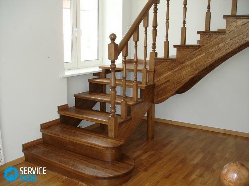 How to paint a wooden staircase in the house on the second floor?