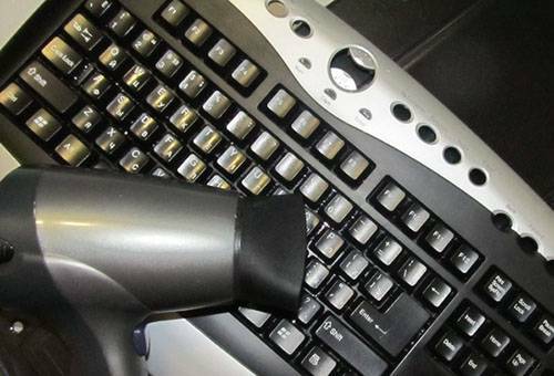 Evde bilgisayar klavyesi nasıl temizlenir