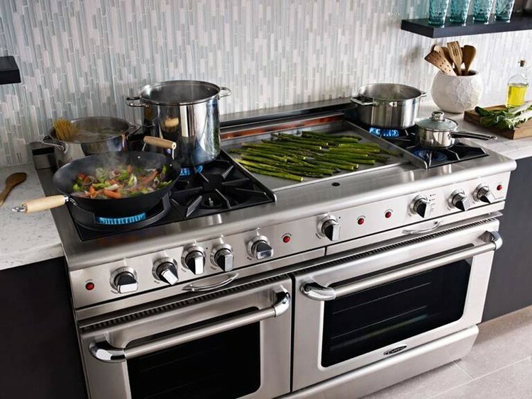 Gassovner med elektrisk ovn er populære i hus som er utstyrt med et strømforsyningssystem og er forgasset