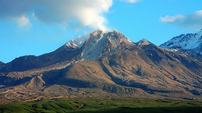 Top 10 didžiausių ugnikalnių Rusijoje