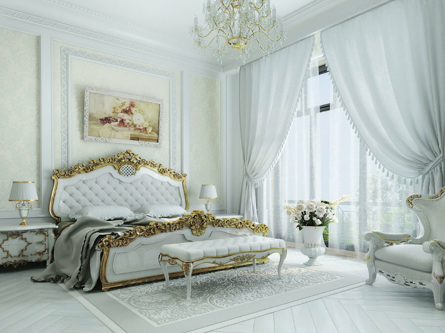 Klassinen makuuhuoneen sisustus valkoisilla verhoilla
