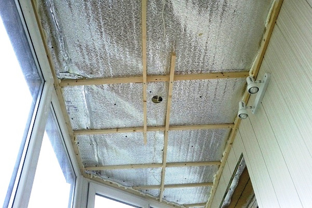 insulation of the ceiling on the balcony