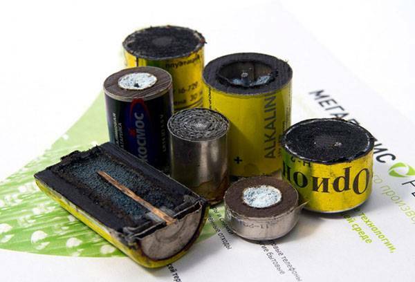 Where should I put the batteries and why they can not be thrown away in household rubbish?