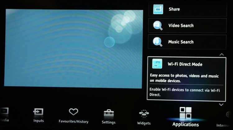 A exibição de imagens na TV da mesma forma pode ser realizada usando um smartphone moderno.