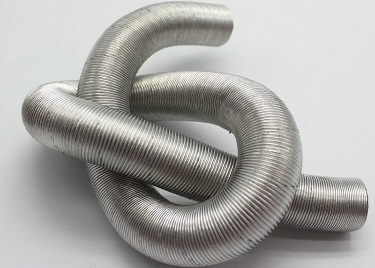 L'ondulazione in alluminio cambia facilmente forma, risparmiando su adattatori e altri accessori