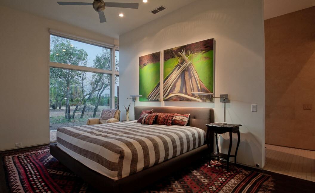 Modulares Bild auf der Trennwand im Schlafzimmer