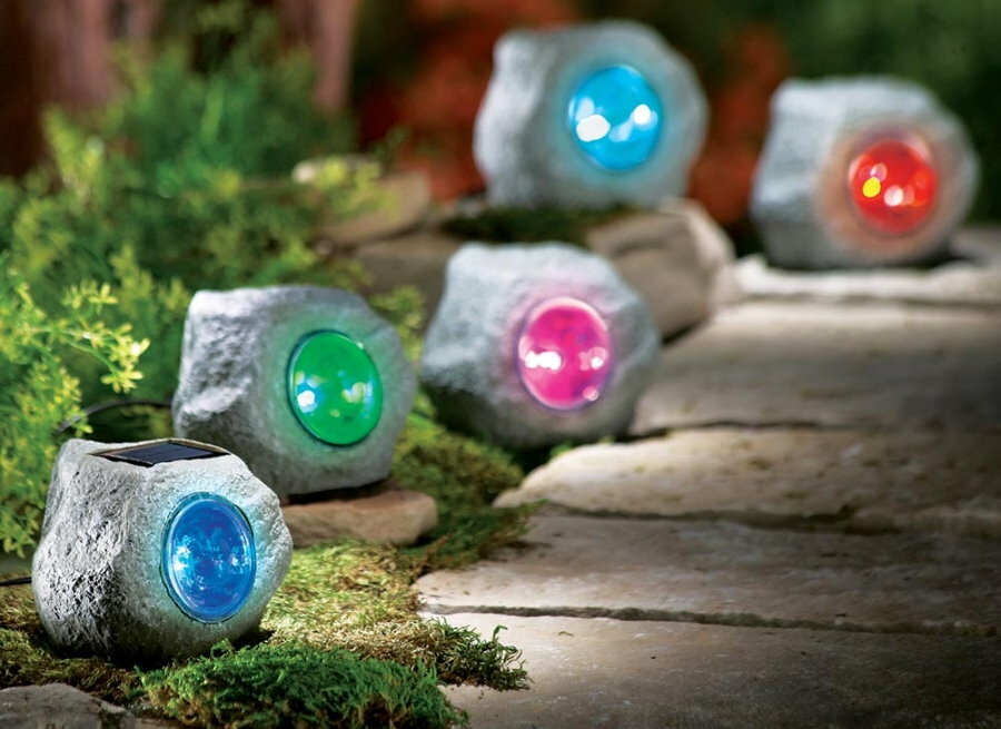 Lamper i form av steiner med flerfargede glass