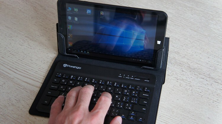 Een kleine gadget met een afneembaar toetsenbord is gemakkelijk mee te nemen.