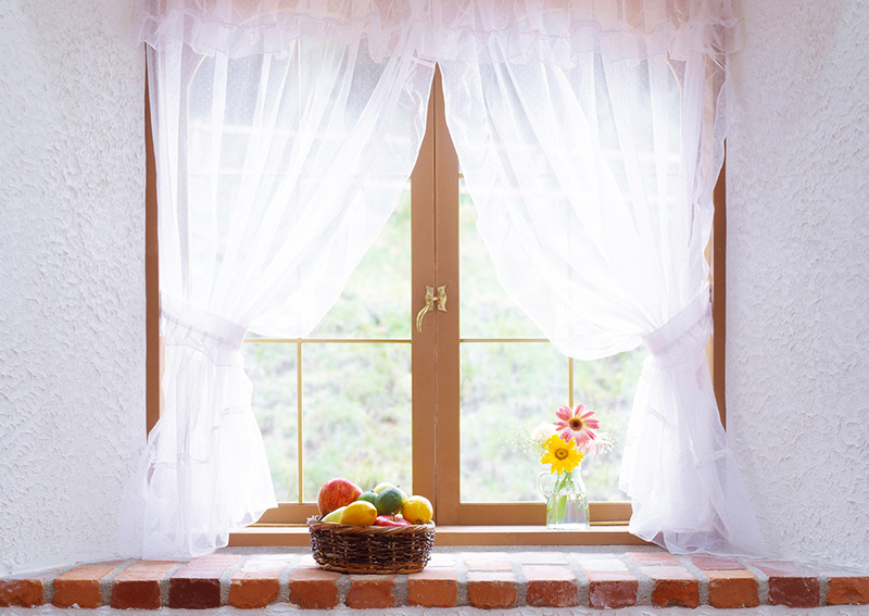 Decide in advance what will stand on the windowsill. Fragile and glass items should be placed only on wide window sills with a curtain length option to the floor