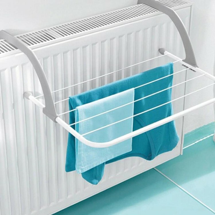 Hæng aldrig vådt vasketøj på den elektriske konvektors krop. Det bliver ikke kun gult, men det kan også antænde. Hellere hænge den på en særlig bøjle.