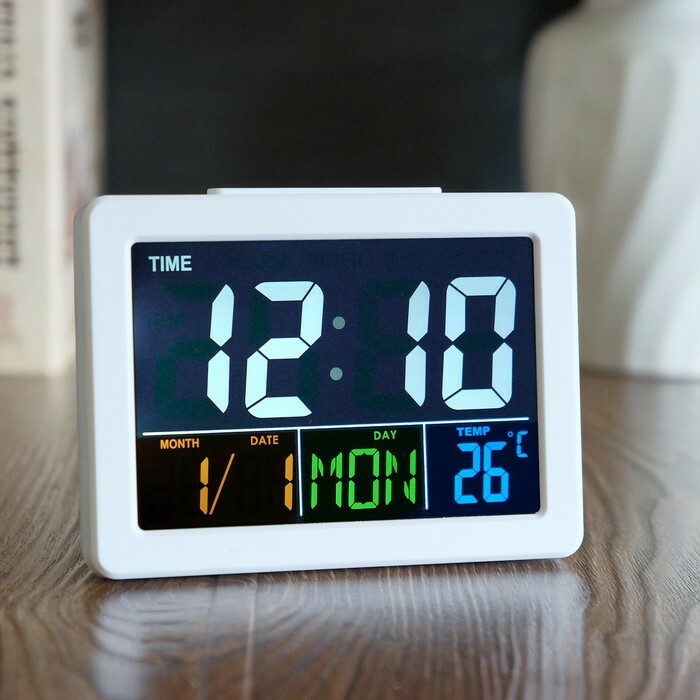 שעון מעורר אלקטרוני עם לוח שנה ומד חום, לבן, 13x10x4.5 ס" מ 3aaa