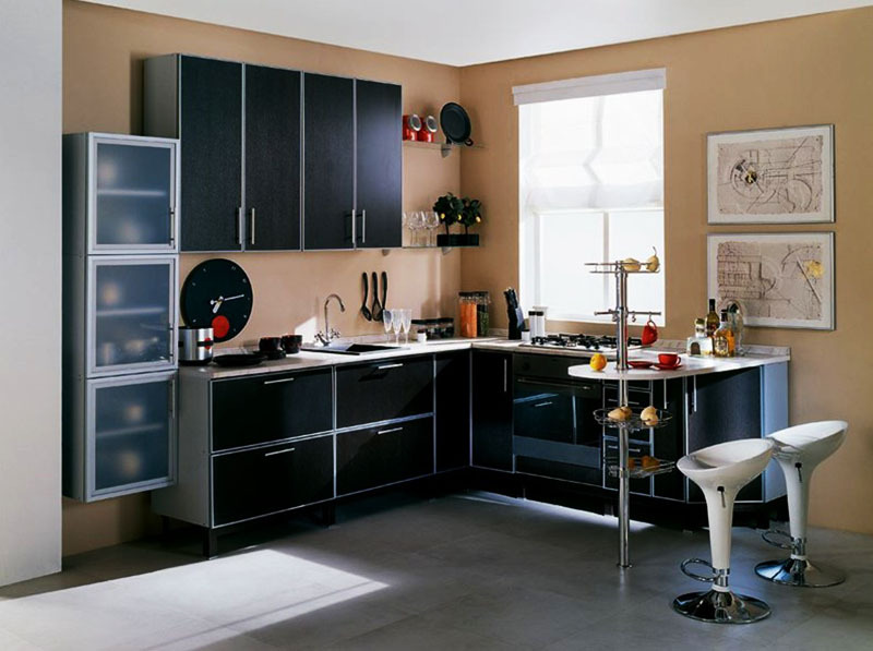 Kaprīze vai funkcionāls elements - tik atšķirīgs bāra lete virtuvē