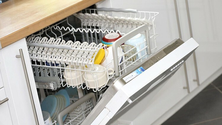 Você pode usar esta função à noite, mas apenas no caso de equipamentos com bom isolamento acústico para uma máquina de lavar louça Bosch.