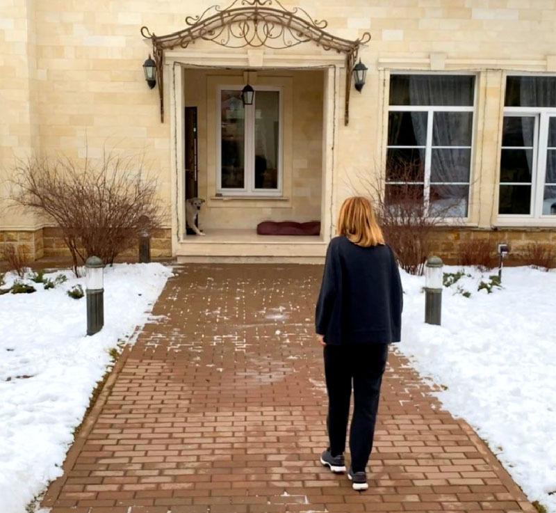 Böyle bir evde, en az bir yıl karantinada: Olga Orlova'nın lüks villası