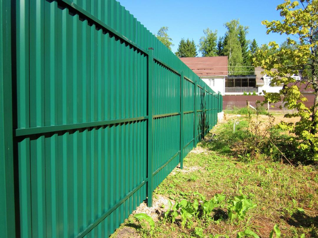 fence of corrugated board with piles