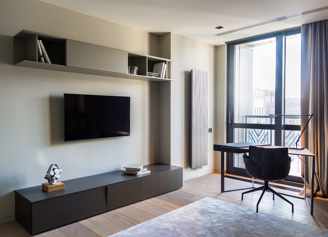 Rippuvad riiulid elutoas: kaasaegsed kujundusvõimalused, foto ruumi kujundusest